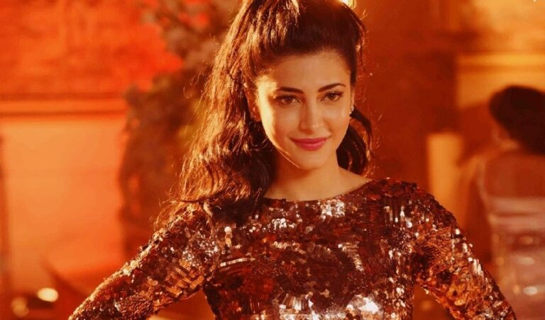 actress-sruthi-haasan-poster-released-from-salaar-movie