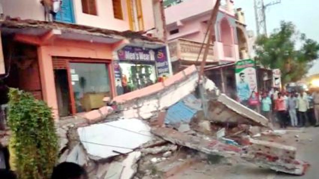 Four people died in bulding collapsed at yadagiri gutta