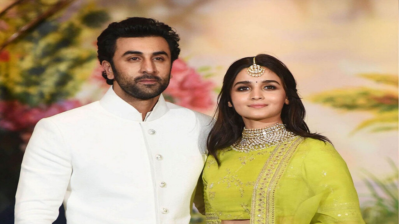 ranbir kapoor presents gift to aliabhatt