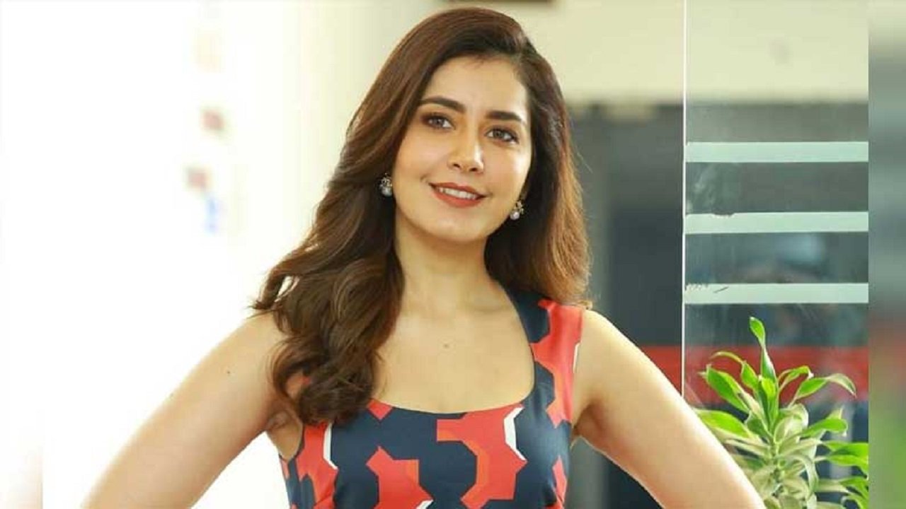 Rashi khanna work out video goes to viral