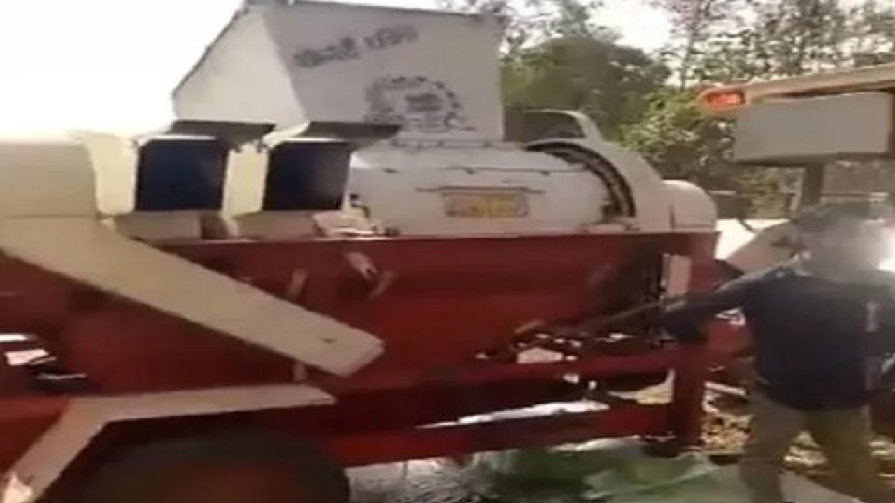 Thresher machine using for cool air video goes to viral