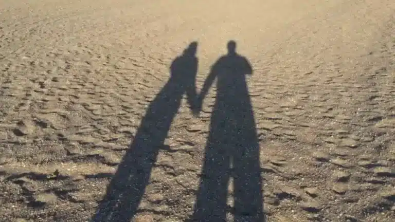 viral-video-two-college-lovers-front-professor-see-what-happen-next (1)