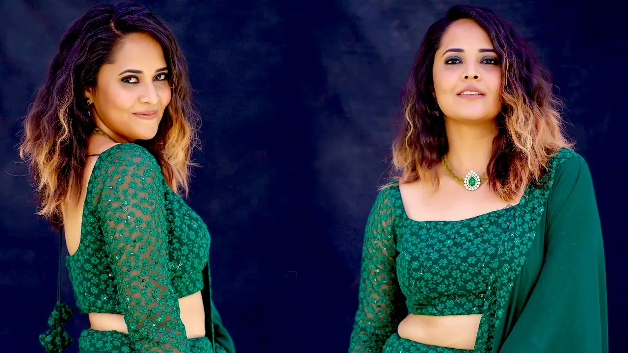 Anchor Anasuya Stunning Stills in Complete Green Outfit Dress, Photos Viral on Social Media