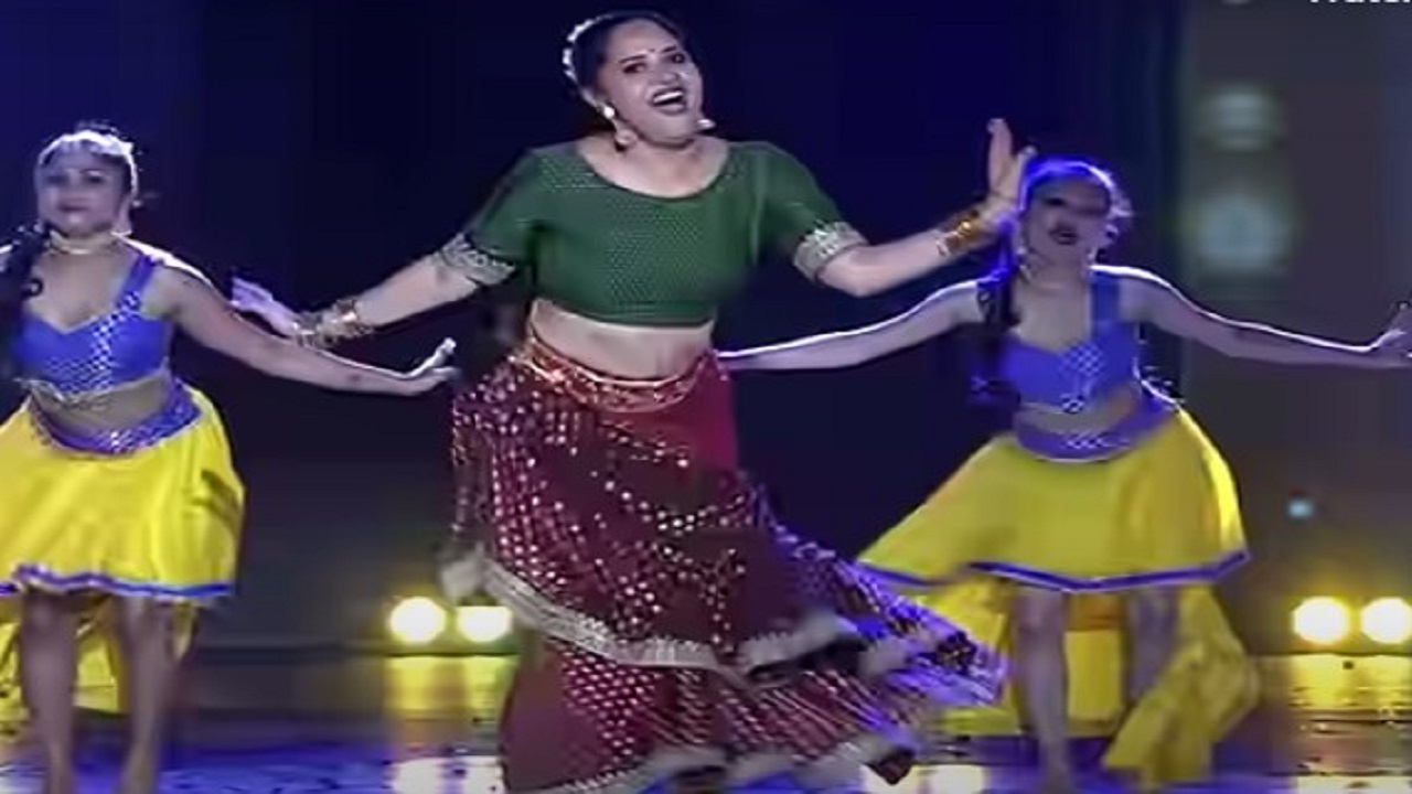 Anchor anasuya latest dance video goes to viral