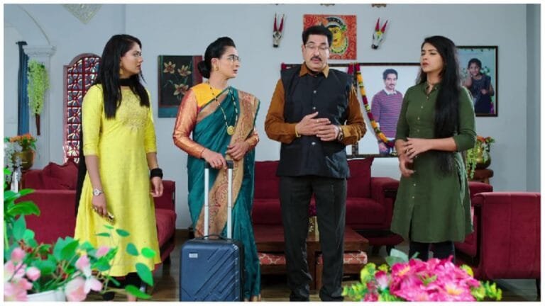 Karthika Deepam july 19 Today Episode : Chandramma invites Soundarya s family to a festival in todays karthika deepam serial episode