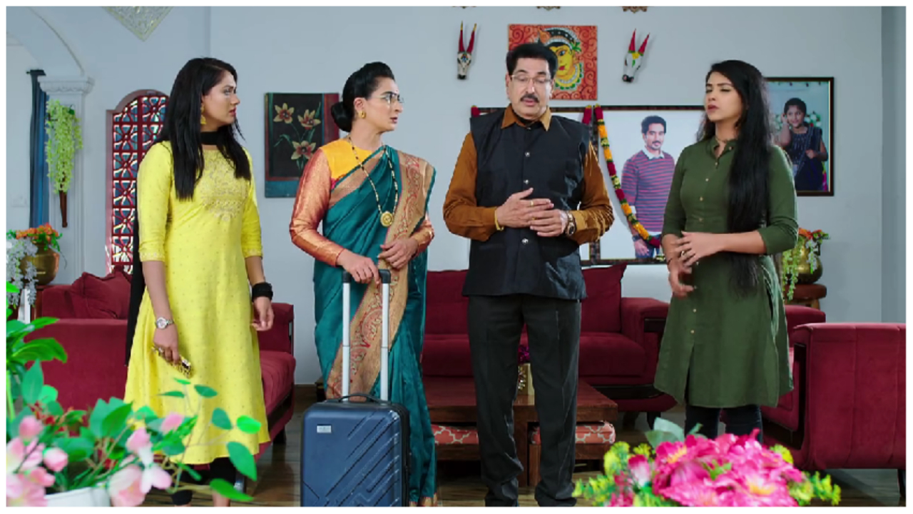 Karthika Deepam july 19 Today Episode : Chandramma invites Soundarya s family to a festival in todays karthika deepam serial episode