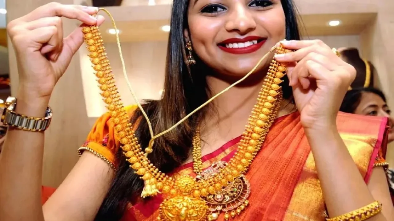 Gold Price Today : Gold And Silver price Today in Telugu States on July 17, 2022