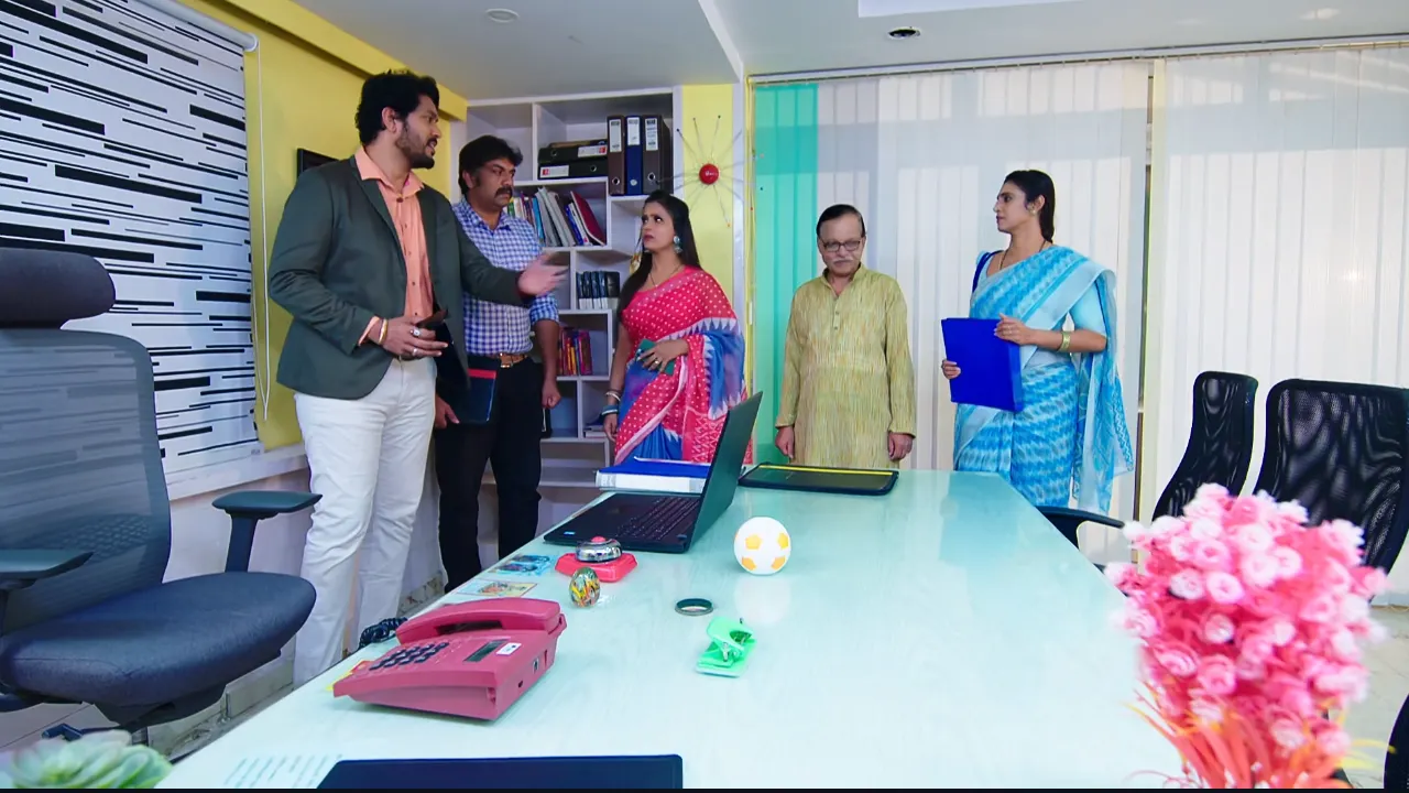  Intinti Gruhalakshmi july 25 Today Episode :Abhi returns to Tulasi's house to convince Ankitha in todays intinti gruhalakshmi serial episode
