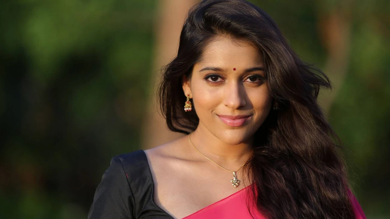 Rashmi Gautam _ Telugu Anchor Rashmi Gautam Remuneration for one show 