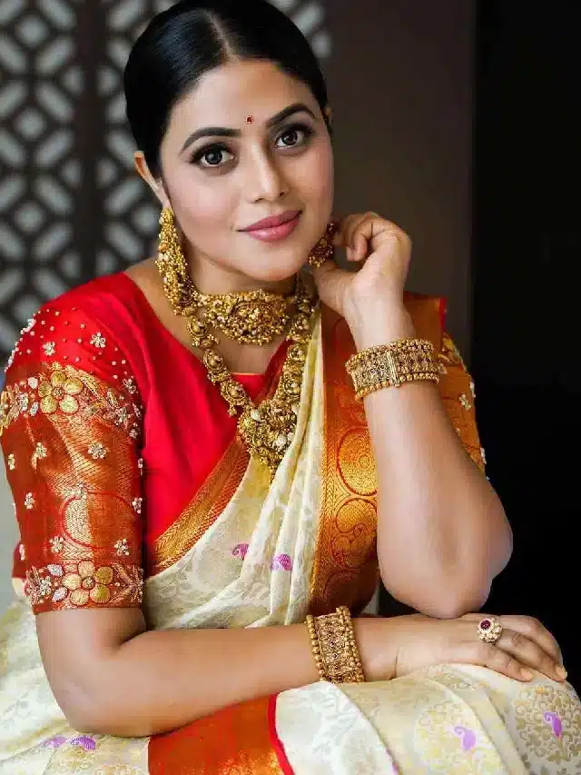 పట్టుచీరలో పెళ్లికూతురిలా మెరిసిపోతున్న పూర్ణ