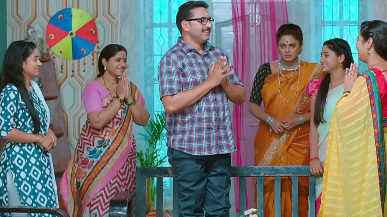 Padmavathi refuses to help Aravinda when she makes a request. However, Aravinda tries to convince her but fails.