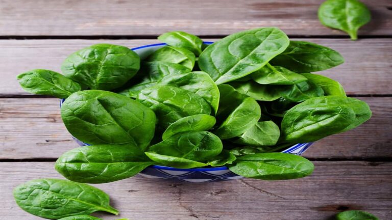 dont eat too much spinach you may get these side effects everyone should know