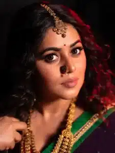 Actress Purnaa poses adorable look in half saree