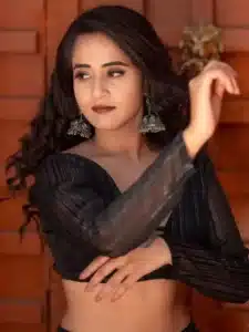 Deepthi sunaina dark dress photos Viral on social media