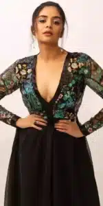 sreemukhi latest clevage show photos viral