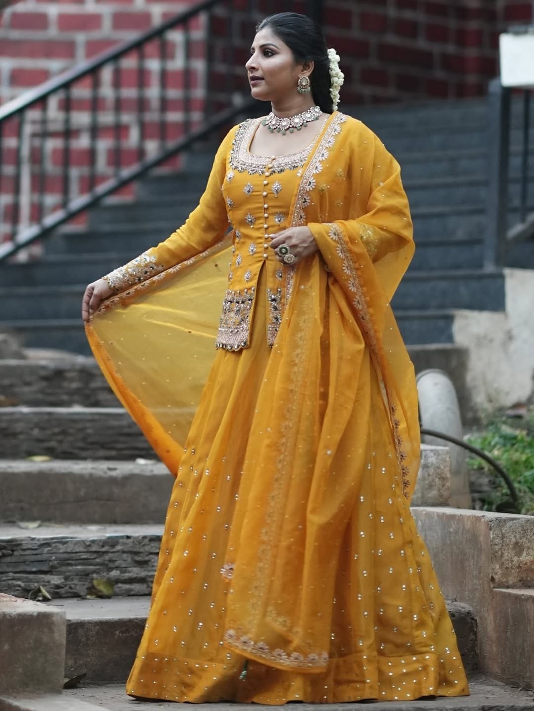 singer mangli yellow dress photos viral