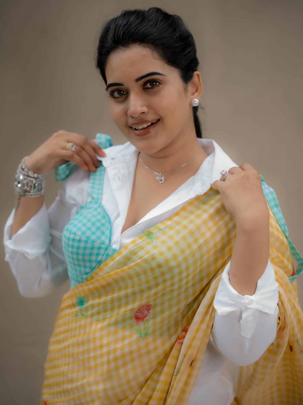 Anchor Sravanthi Chokkarapu